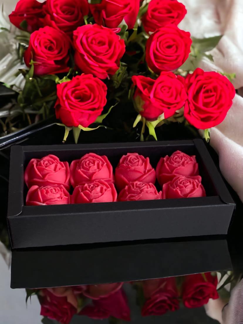 Red Rose Buds Gift Box